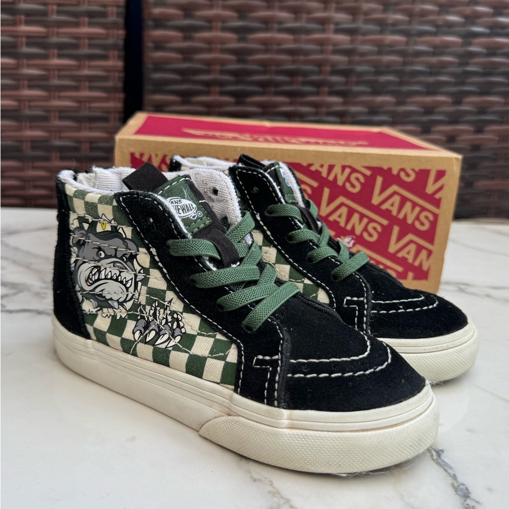 Vans Kids High-Top Black and Green Bulldog Checkered Sneakers with zippers